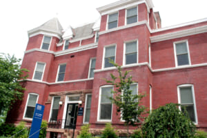 米ワシントンのジョージ・ワシントン大学内にある孔子学院（山崎洋介撮影）