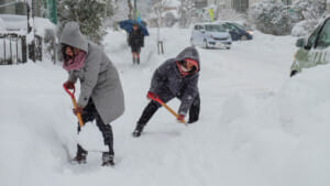 金沢市、「雪かき」で地域と心温まる交流