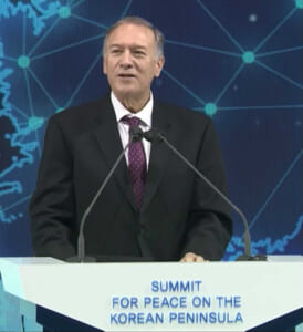 「世界サミット２０２２」で演説するマイク・ポンペオ前米国務長官