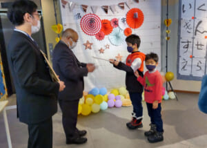 静かな感動を与える伸び伸び発想の「書」