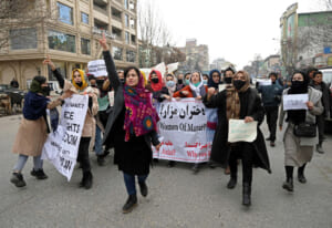 タリバン政権奪取から半年、批判封殺を強化