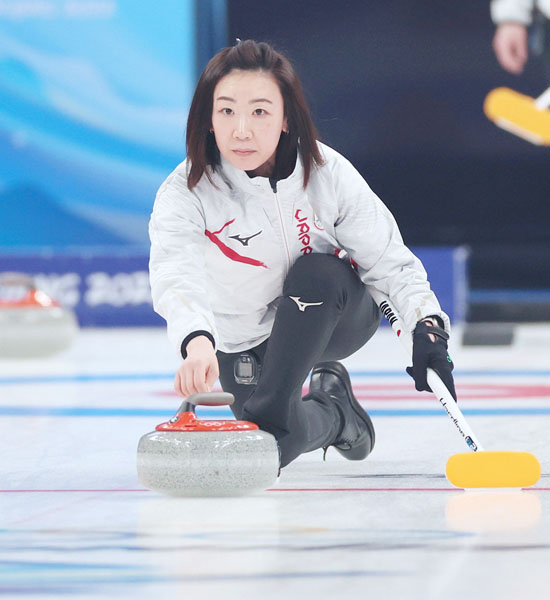 カーリングの43歳石崎琴美、最年長メダリストに