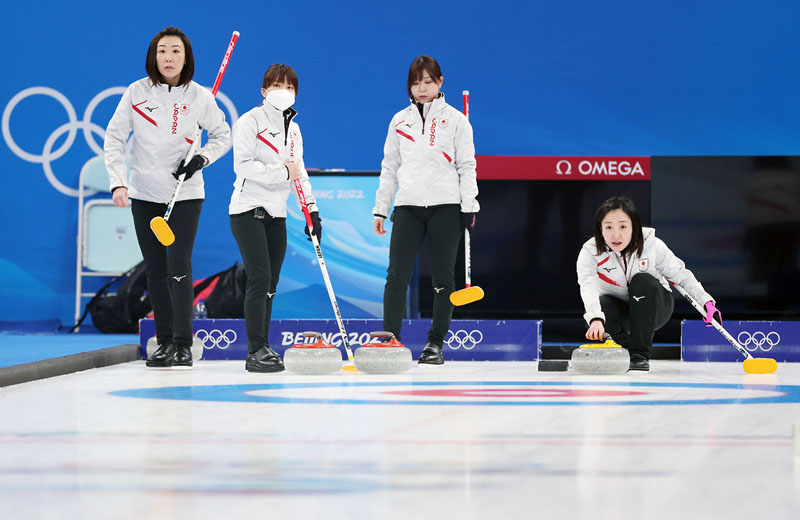 カーリングの43歳石崎琴美、最年長メダリストに