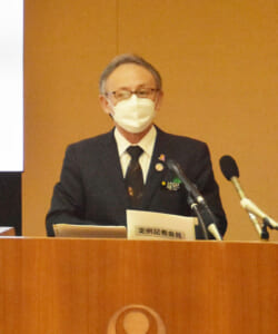 記者会見で新たな建議書の募集要領を発表した玉城デニー知事＝２月１８日、沖縄県庁（豊田剛撮影）