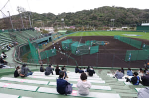 2年ぶりに有観客で開催されたプロ野球の春季キャンプ=沖縄県国頭村