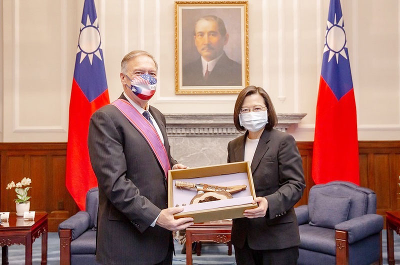 台湾の蔡総統、ポンペオ前米国務長官と会談