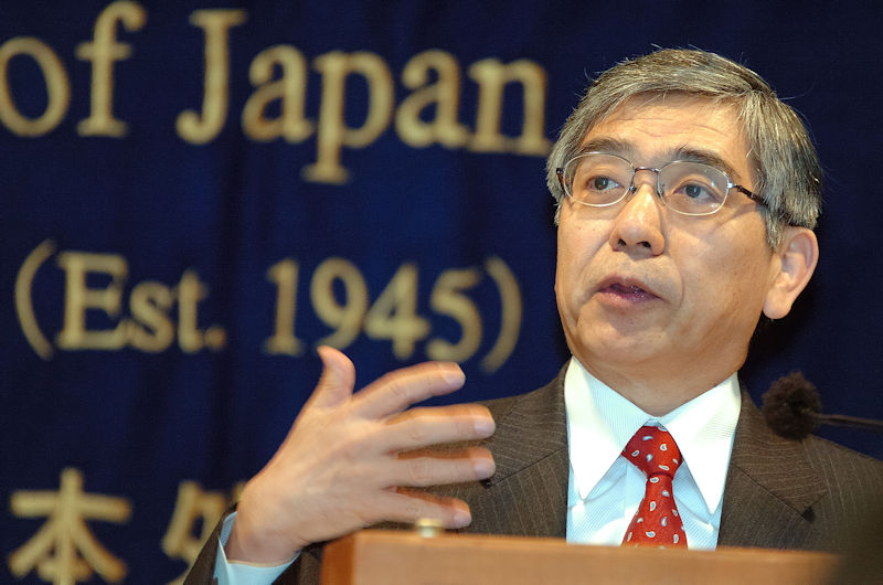 アジア経済について語る黒田総裁=2007年(UPI)