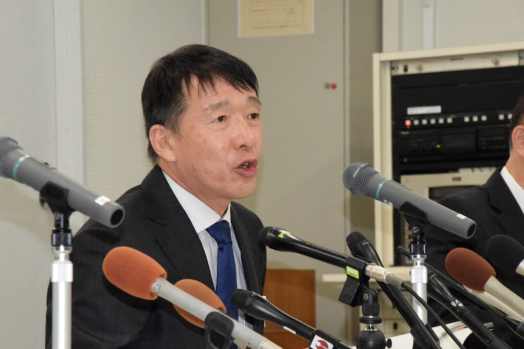 記者会見する奈良県警本部=８日午後、奈良県の奈良県警本部