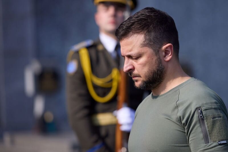 ヘトマン・ペトロ・サハイダチニー記念国家陸軍アカデミーを訪れたゼレンスキー大統領＝リヴィウ、2022年8月18日（UPI）