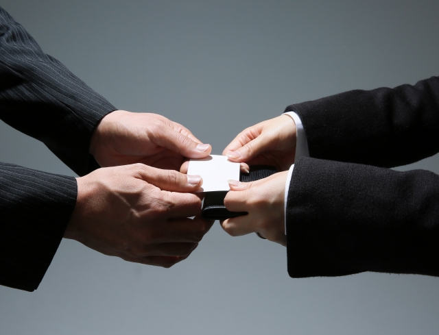 名刺交換のイメージ