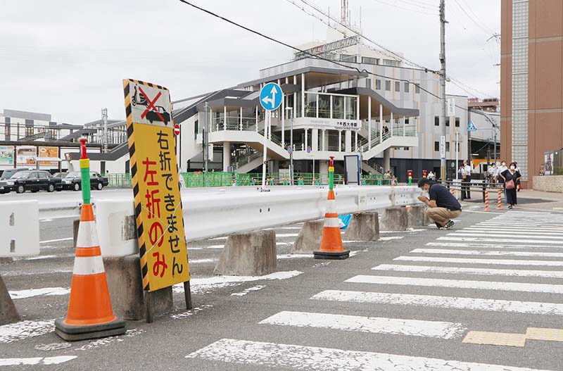 近鉄大和西大寺駅前の安倍晋三元首相が銃撃された現場＝2022年9月８日午後、奈良市