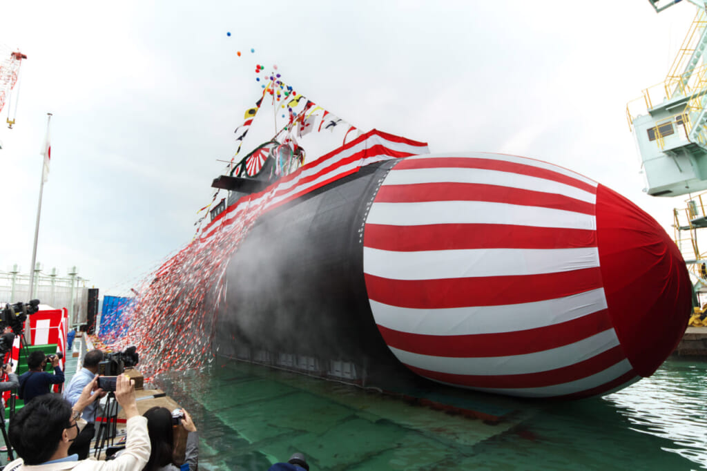 命名、進水式を行った潜水艦「じんげい」。たいげい型の3番艦となる =12日午前、兵庫県神戸市兵庫区