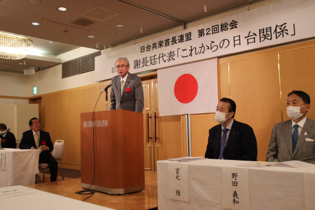 日台関係の強化を訴える古屋圭司衆議院議員(中央)=17日、東京都千代田区(村松澄恵撮影)