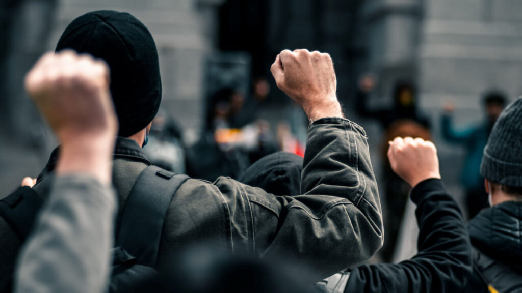 革命のイメージ(Photo by Colin Lloyd on Unsplash)