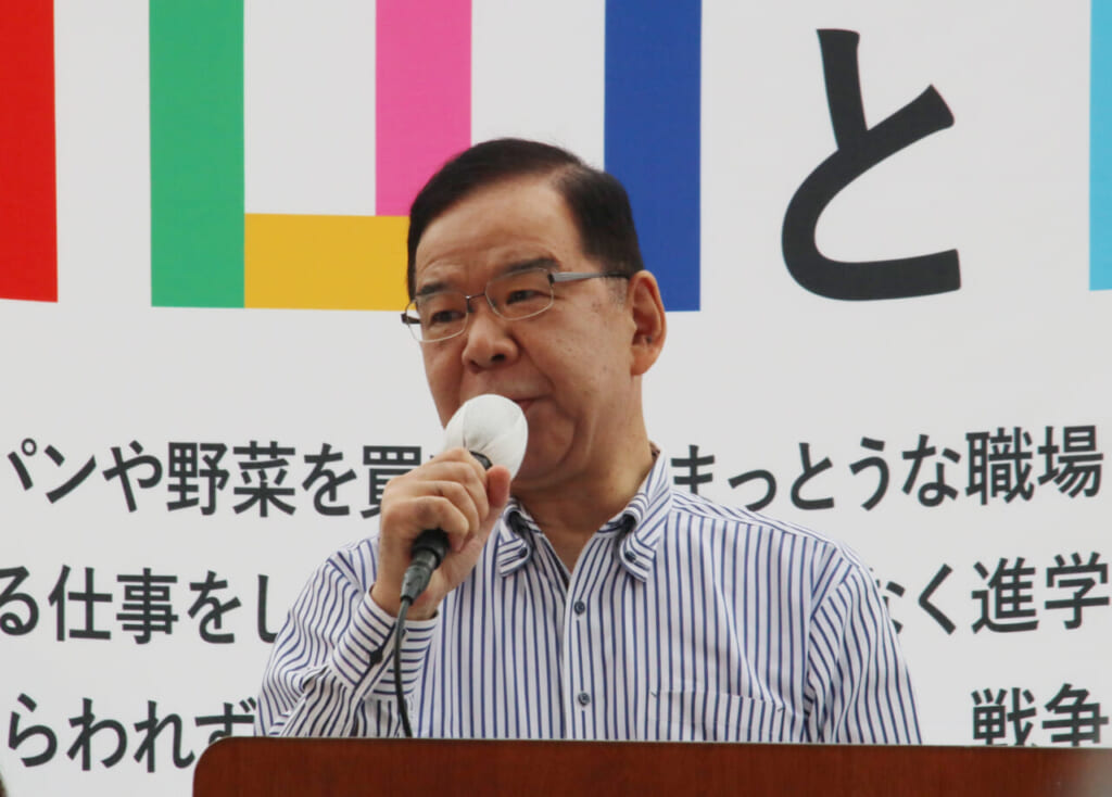 参議院選挙で第一声をあげる、日本共産党志位和夫委員長=6月22日東京都、新宿駅前で