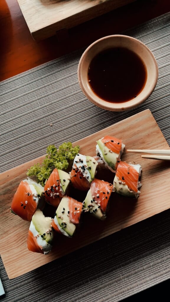 「SUSHI」のイメージ(Photo by Derek Duran on Unsplash)