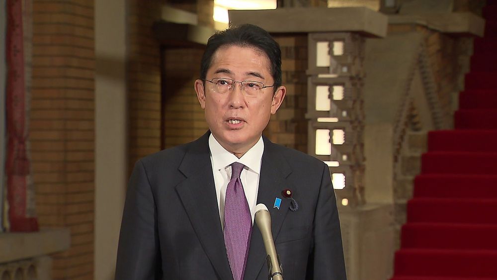 記者の質問に答える岸田首相