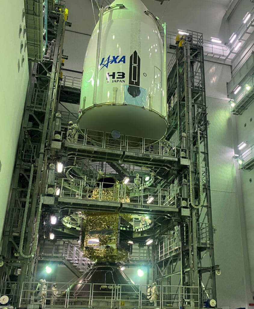 衛星フェアリングへの「だいち3号」搭載 ＝JAXAホームページより