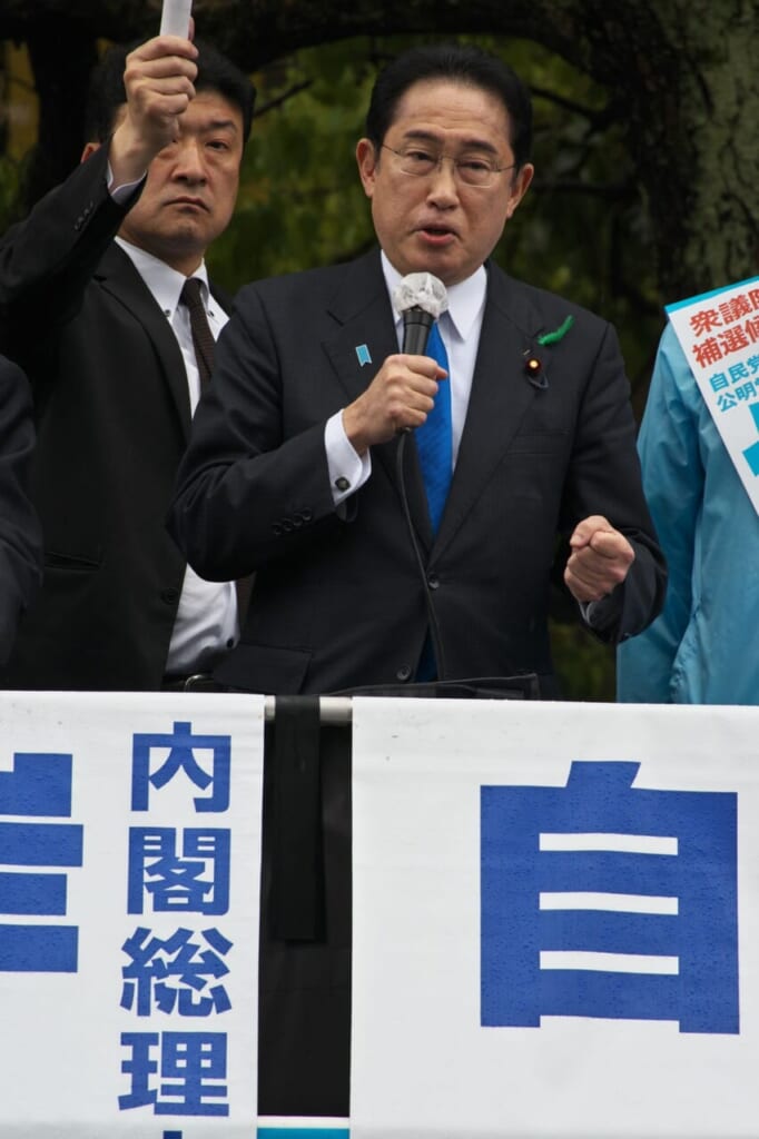 統一地方選挙で遊説する岸田首相=4月15日、和歌山県