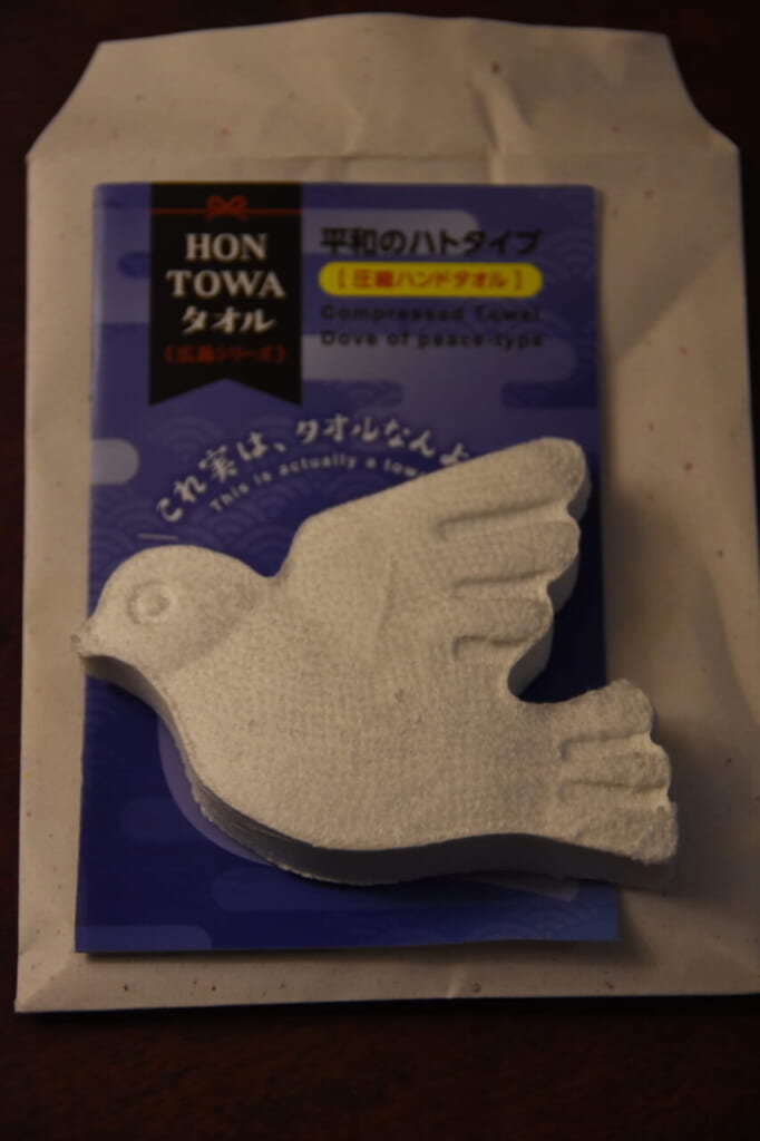 使用前、鳩の形をしたタオル
